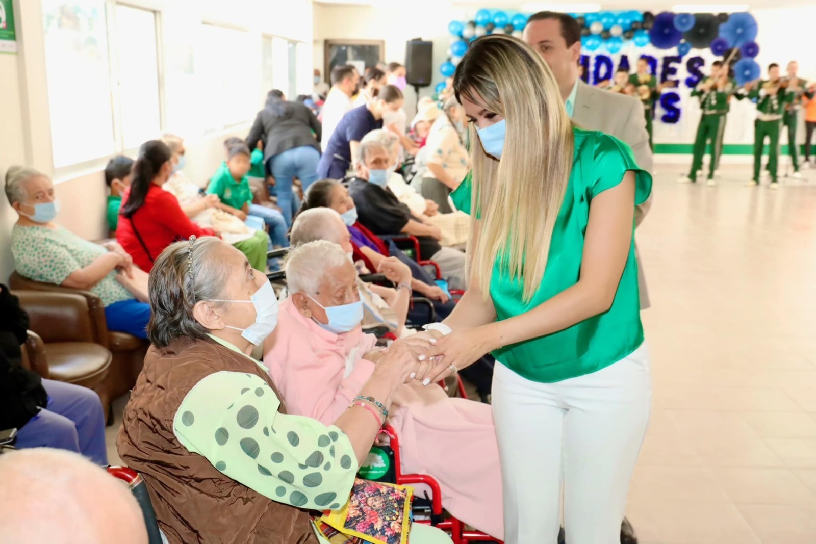 En apoyo al bienestar integral de este sector de la población, el Sistema Estatal DIF celebró a las y los adultos mayores del Instituto Geriátrico “Dr. Nicolás Aguilar”