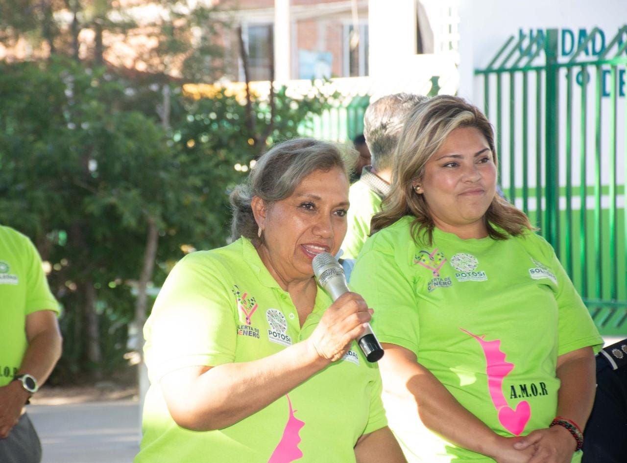 La Alcaldesa, Leonor Noyola visitó San José del Barro y San Antonio, donde llevó un mensaje de ayuda especializada a mujeres del sector.