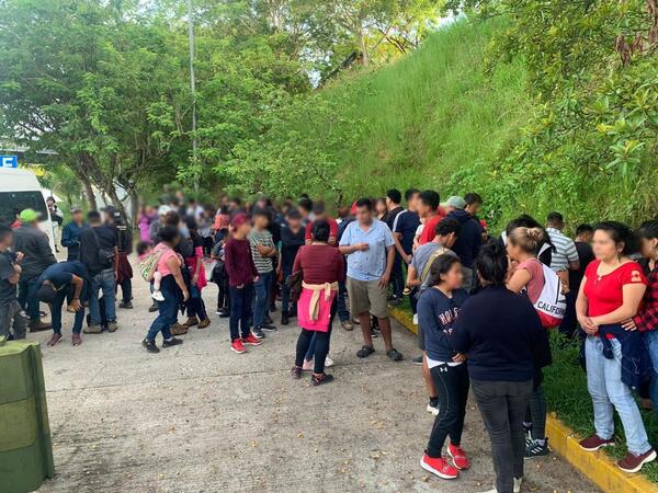 INM asegura a 126 migrantes de Centroamérica en un autobús de turismo