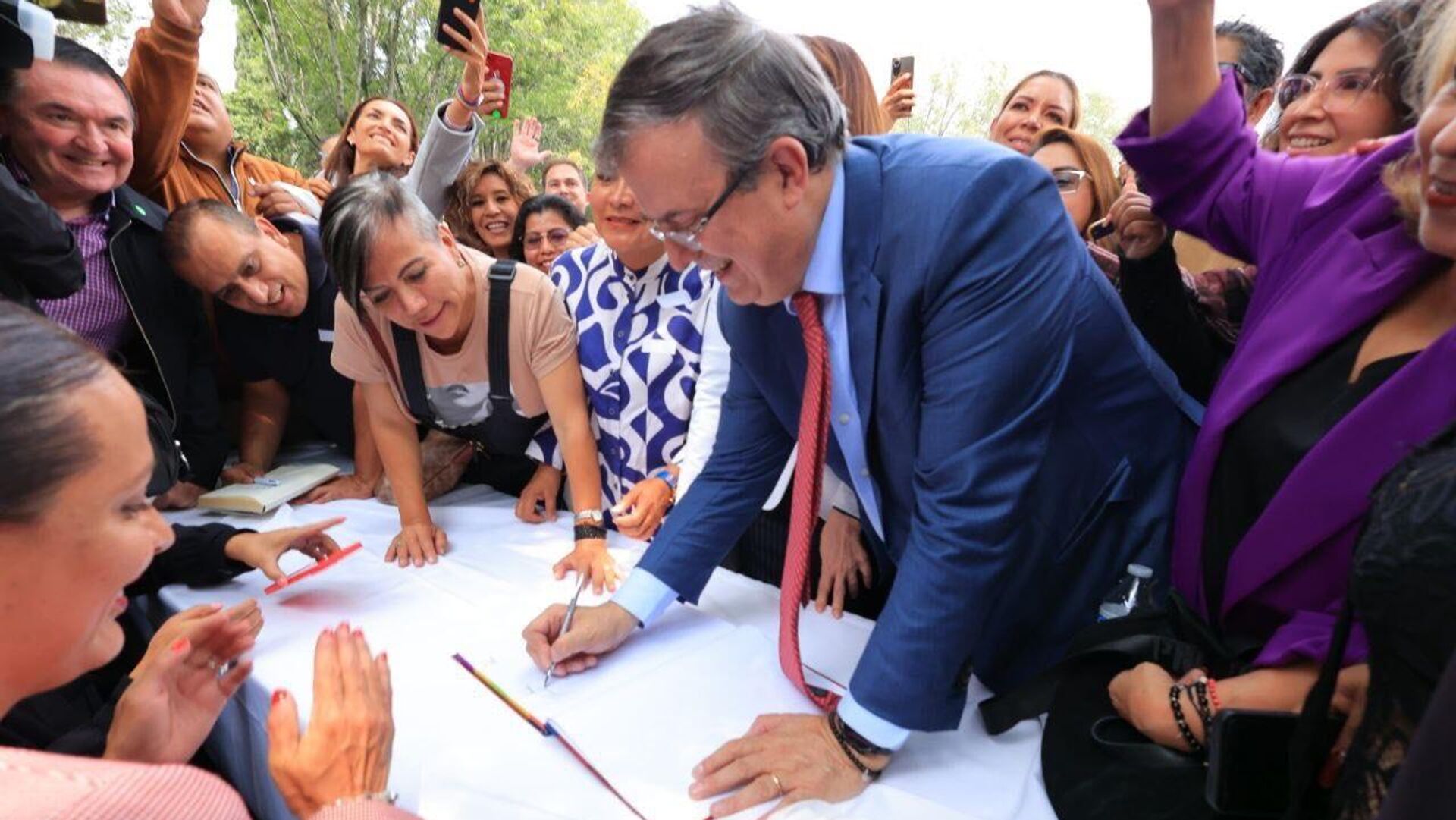 Marcelo Ebrard anuncia nueva asociación civil