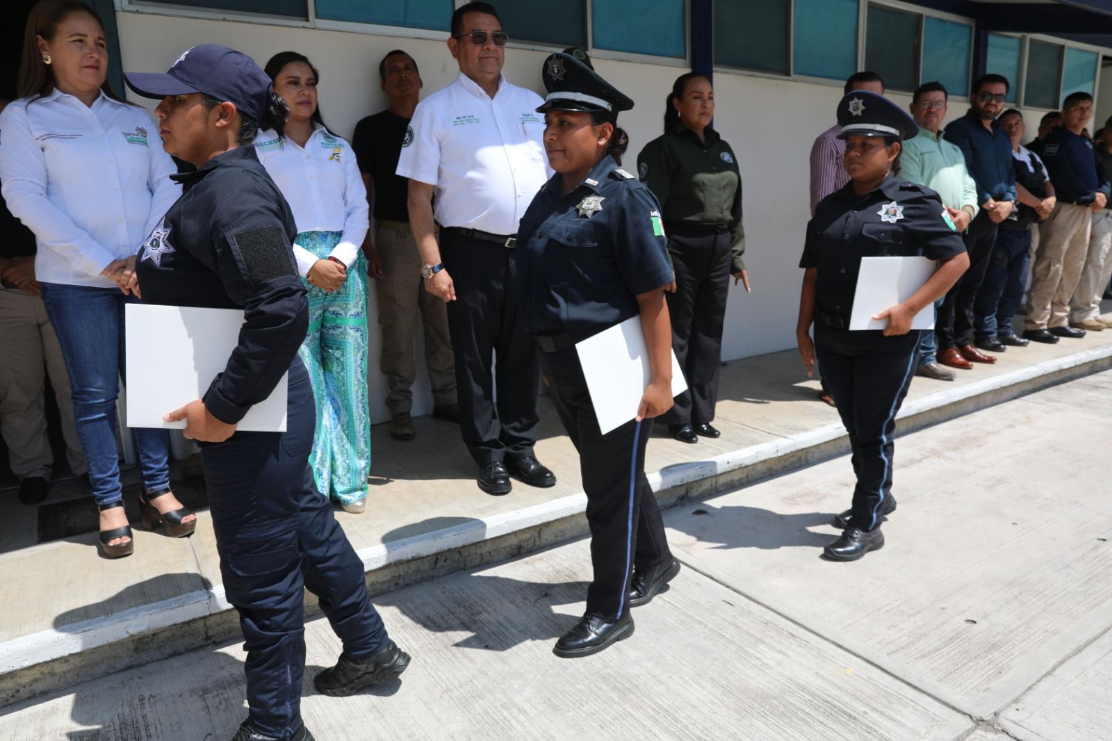 En la Academia de Seguridad de Ciudad Valles se entregan constancias de formación y destrezas a oficiales municipales.