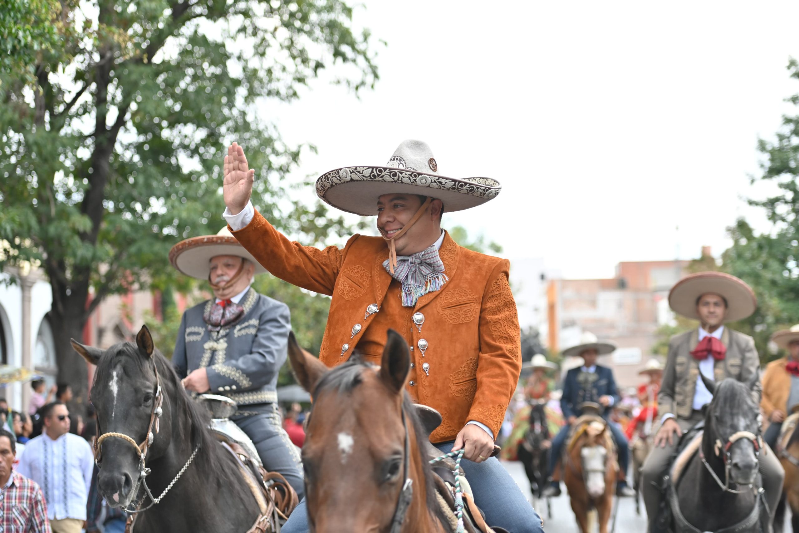 Cada uno de los agrupamientos que participaron en el contingente, efectuaron el saludo correspondiente al Gobernador del Estado