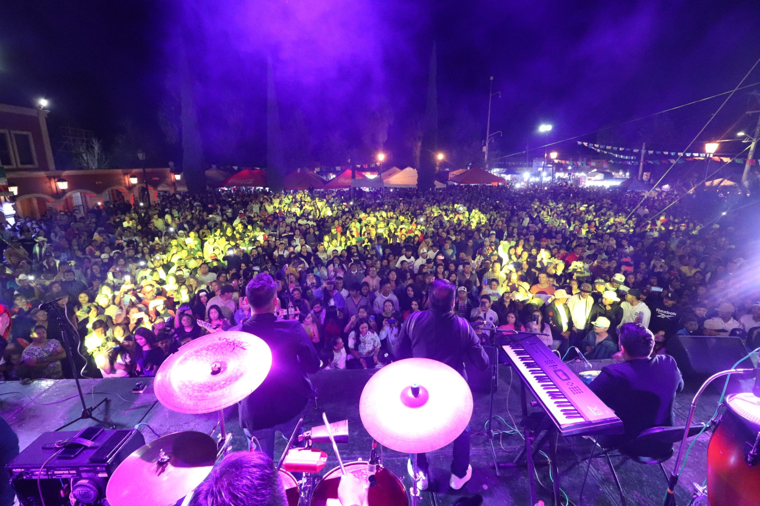 La Presidenta del DIF Municipal declaró el arranque de la fiesta, que destaca por la calidez de los habitantes de La Pila, ante más de 3 mil asistentes.