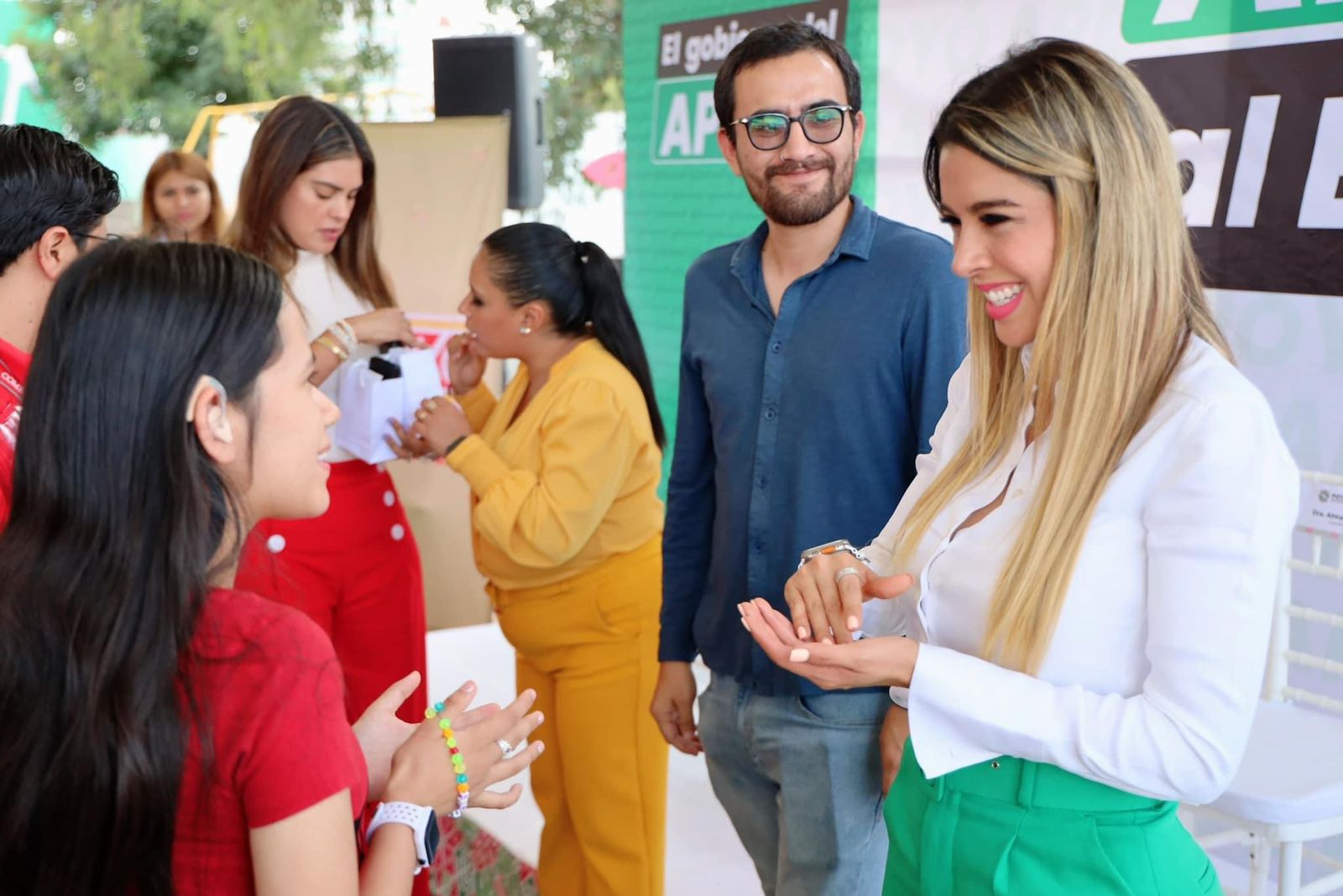 El DIF Estatal y la cadena comercial Oxxo beneficiaron a potosinas y potosinos con 100 dispositivos, lo que les garantizará una mejor calidad de vida 