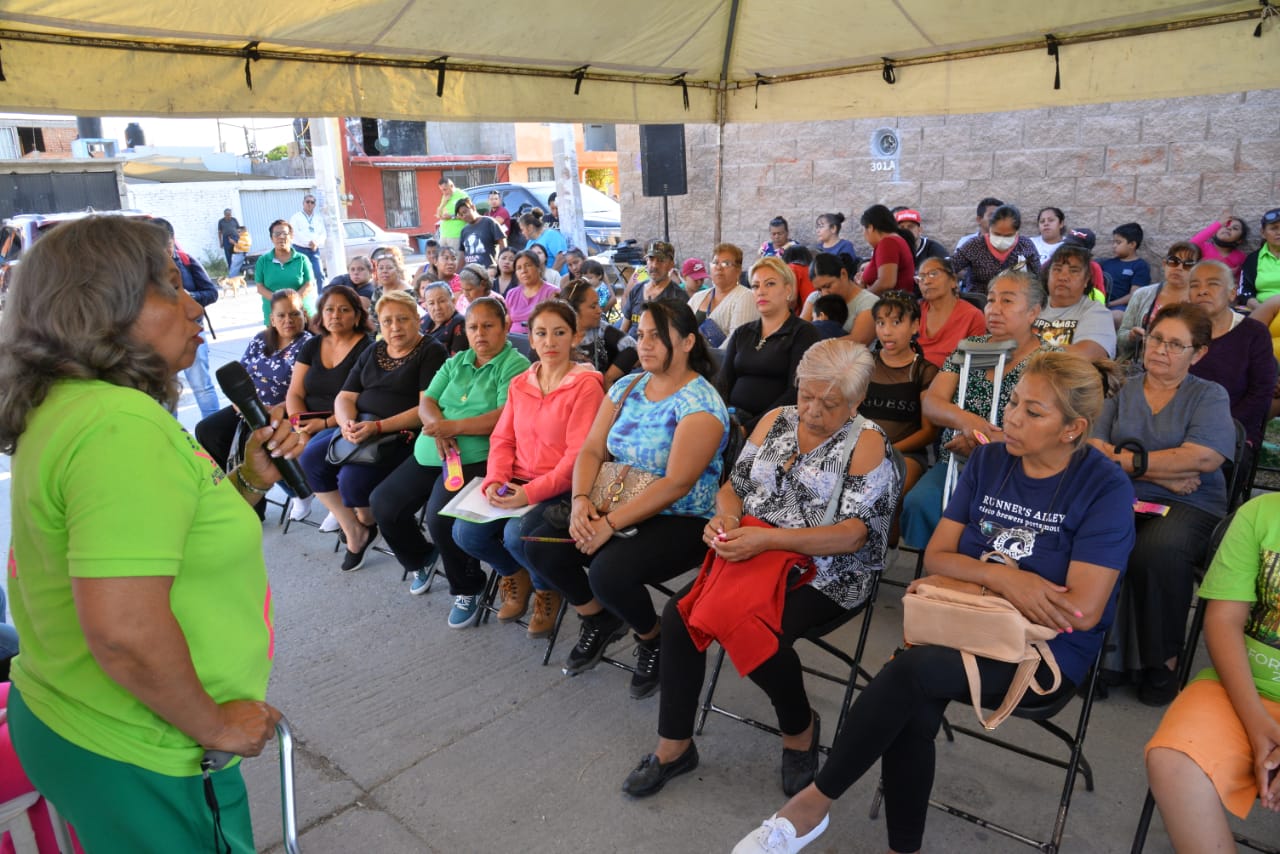 Leonor Noyola y el Comité Permanente Municipal llevaron el mensaje de ayuda a víctimas a  las colonias San Felipe y Villa Jardín.
