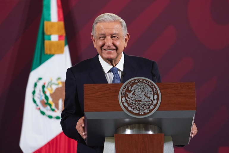 Política exterior se fundamenta en principios constitucionales: presidente