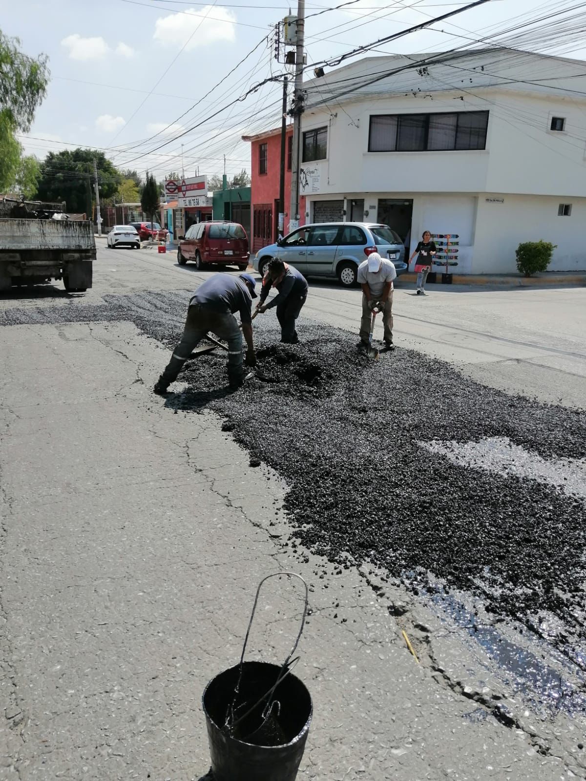 Durante la semana anterior, se realizaron trabajos con material de mezcla asfáltica y con material de concreto en varias zonas de la Capital.