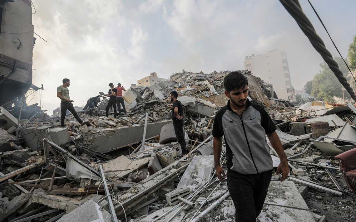 Suman mil 800 muertos en Gaza por bombardeo israelí