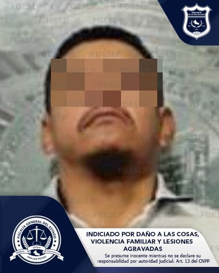 El individuo en cuestión habría agredido físicamente a una mujer y a su hija menor de edad, además de causar daños a la propiedad