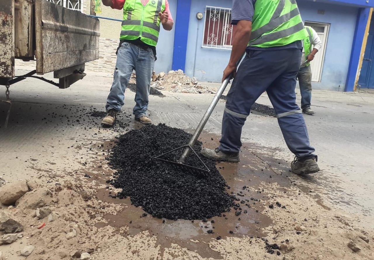 APLICA AYUNTAMIENTO DE SOLEDAD 30 TONELADAS DE MATERIAL EN PROGRAMA PERMANENTE DE BACHEO