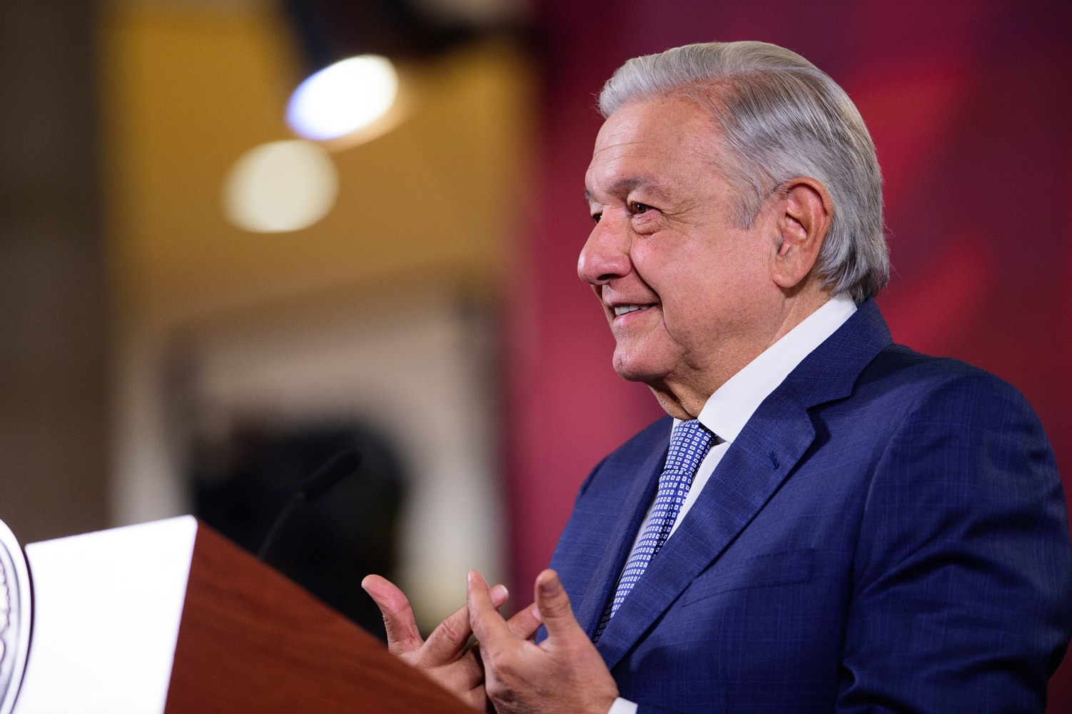 Ministros de la Corte ganan 43 veces más que trabajadores registrados ante el IMSS, señala AMLO