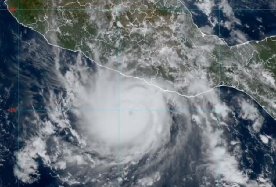 Huracán "Otis" se fortalece a categoría 4