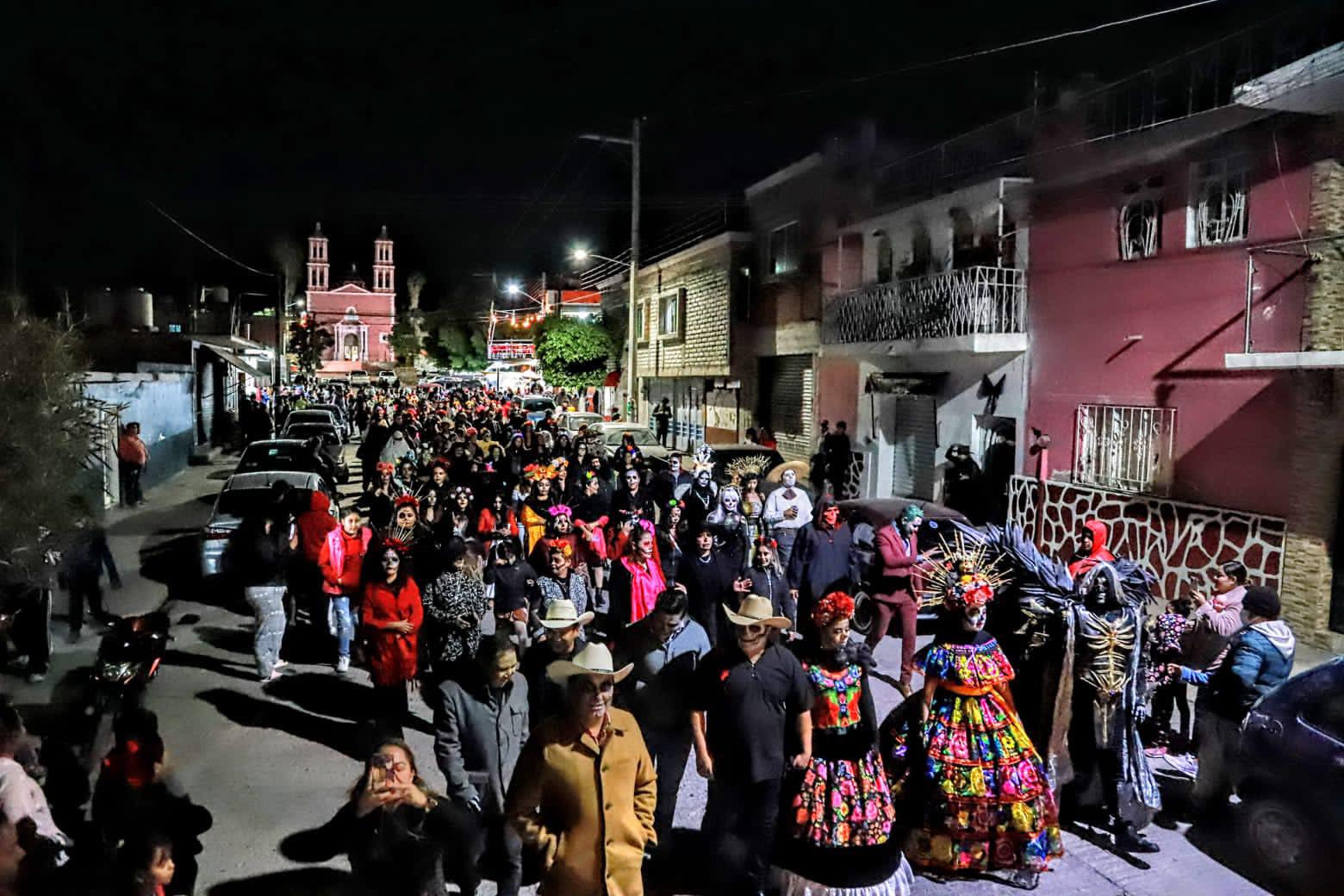 Un éxito el desfile y premiación de catrinas y mojigangas en Villa de Reyes