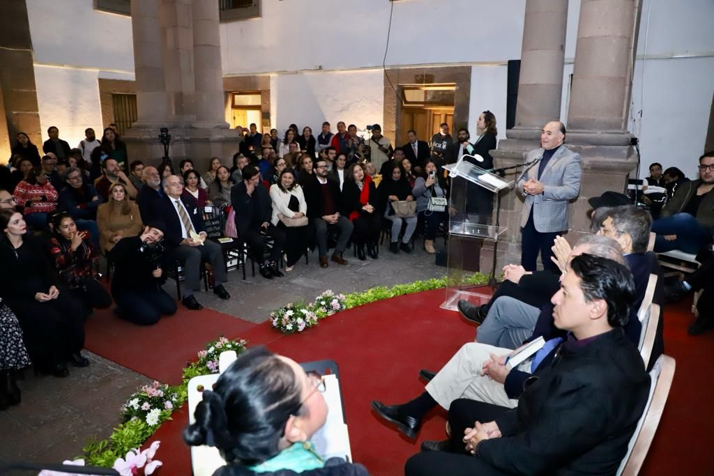 El Alcalde Enrique Galindo expresó su profundo agradecimiento a los 19 escritores participantes y asistentes a este evento