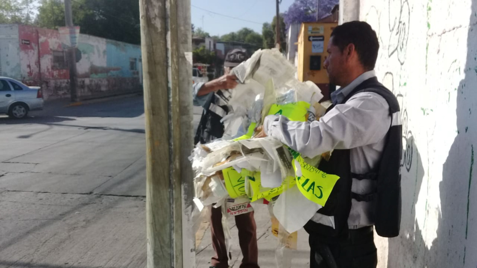 Se logra mediante el trabajo permanente de cuadrillas; se pide a empresariado acercarse a solicitar los permisos correspondientes.