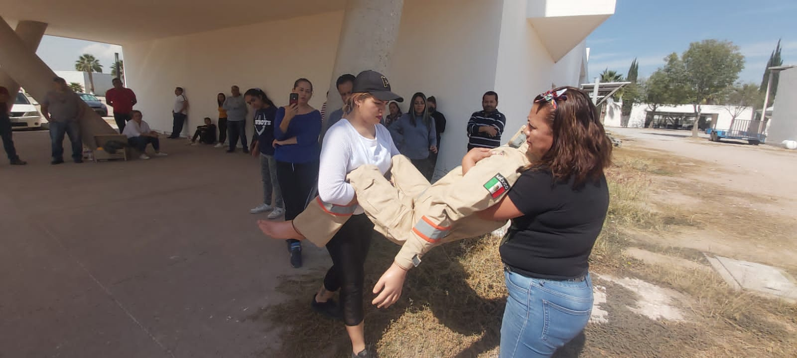 140 trabajadores recibieron cursos en primeros auxilios, evacuación de inmuebles, búsqueda y rescate y combate de incendios