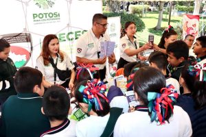 Más de 30 dependencias brindaron apoyo a las familias potosinas, durante la Tercera Feria Regional de Prevención y Servicios en Rioverde.