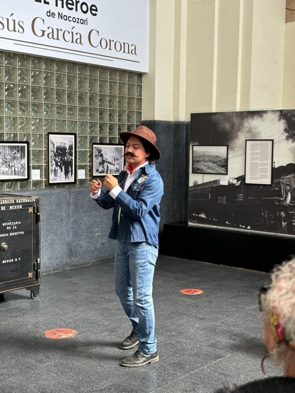 Con acto cívico e inauguración de exposiciones, se reconoció la actividad de los ferrocarrileros y su aporte a la vida cultural y económica del país. 