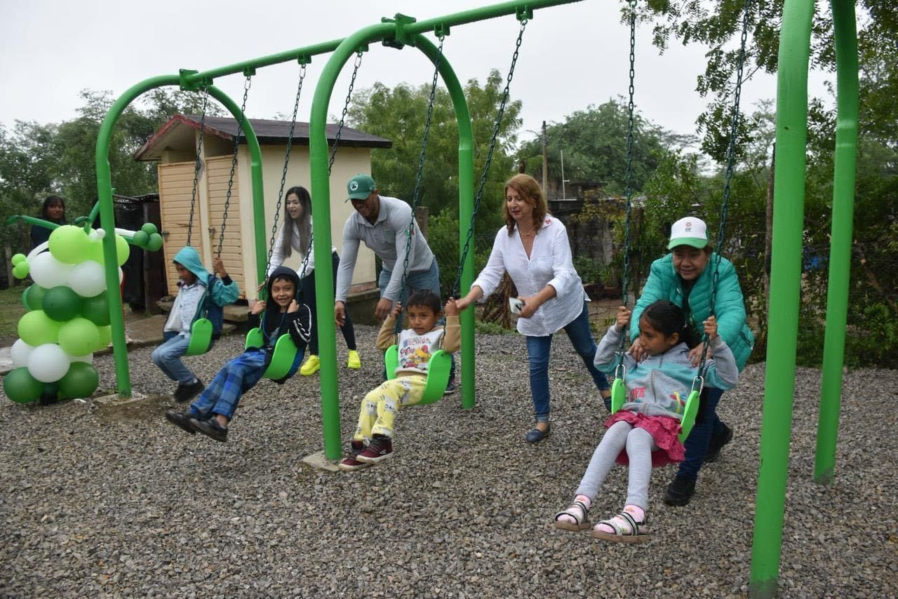 Se inauguró dos áreas recreativas con juegos infantiles y gimnasio al aire libre, en Ciudad Valles y San Martín Chalchicuautla.