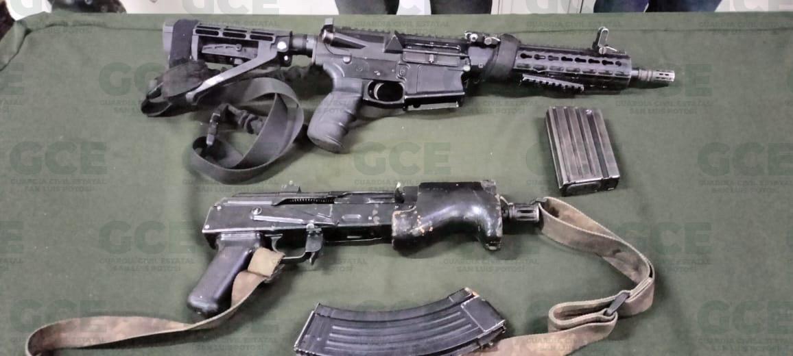 A los presuntos se les aseguró dos armas largas con un valor cercano a los 200 mil pesos en el mercado negro.