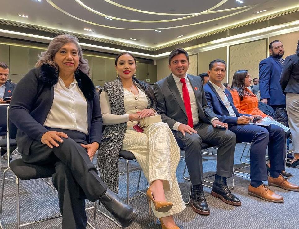 Noyola Cervantes asiste a la ceremonia de entrega de reconocimientos por parte del Instituto Nacional para el Federalismo