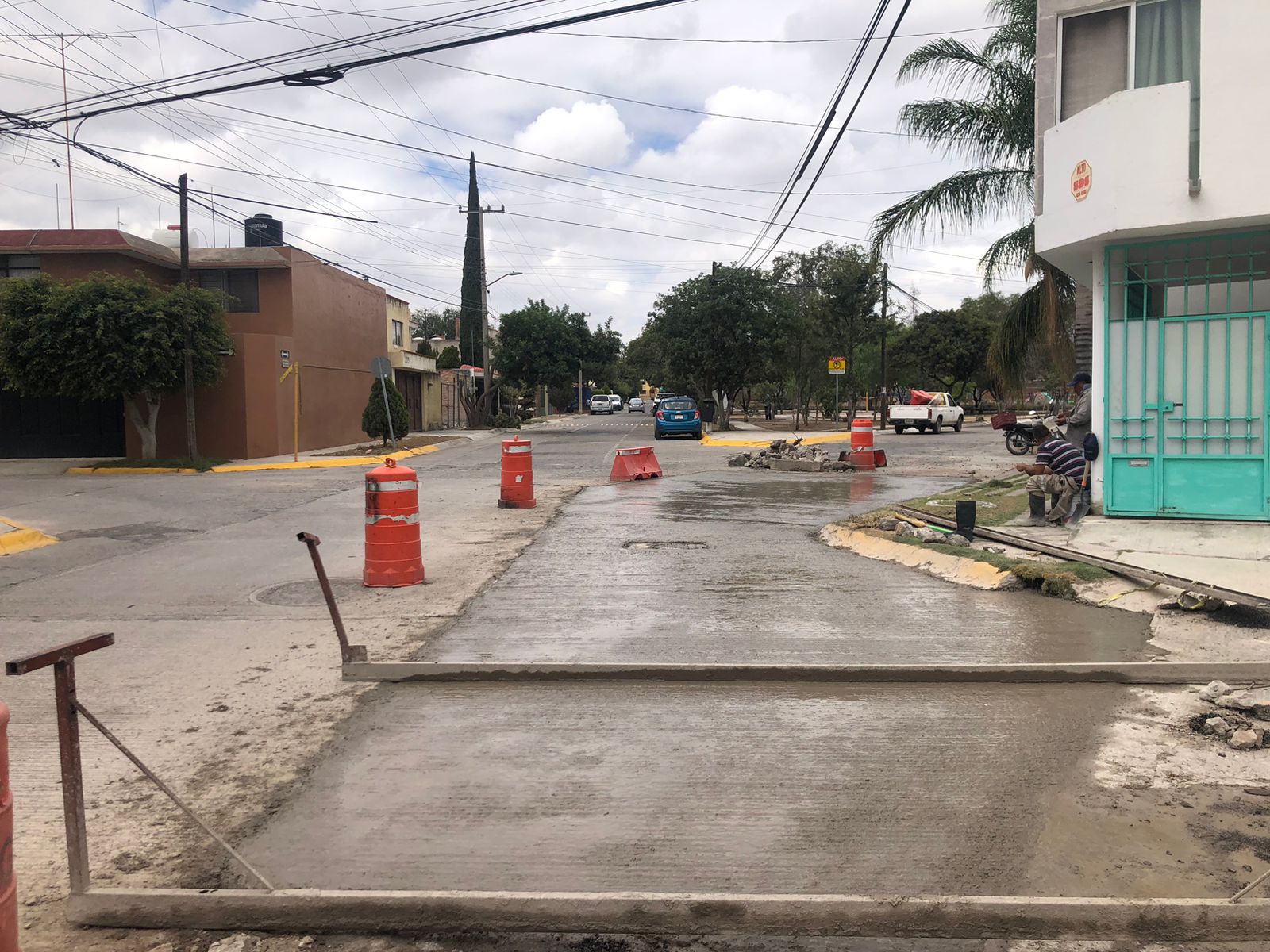 Se realizaron labores de bacheo emergente con mezcla asfáltica, con material de concreto y reposición de piezas de adocreto.