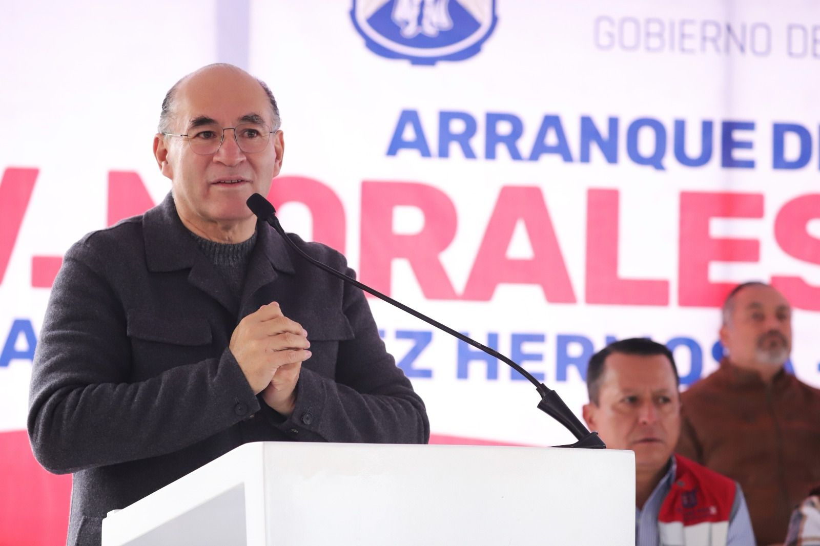 El Presidente Municipal anuncia que en 2024 el presupuesto asignado a obra pública incluirá solo calles en las distintas colonias.