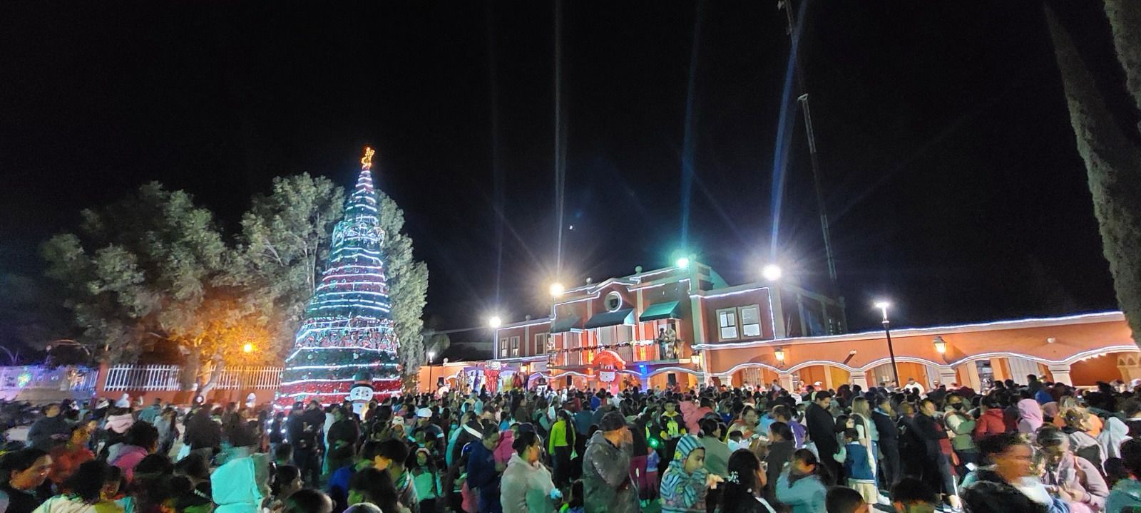 Más de mil 500 niños y niñas disfrutaron de los regalos y juguetes en esta gran celebración navideña.