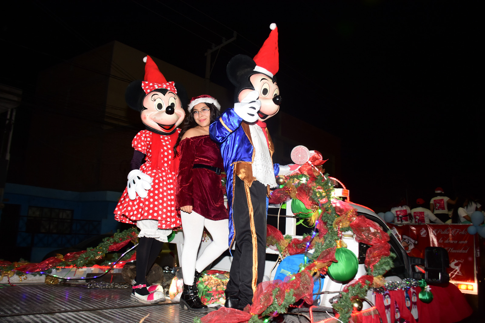 Más de 60 autos alegóricos participarán en el Desfile Navideño, que iniciará en la plaza comercial de Avenida de Los Pinos.