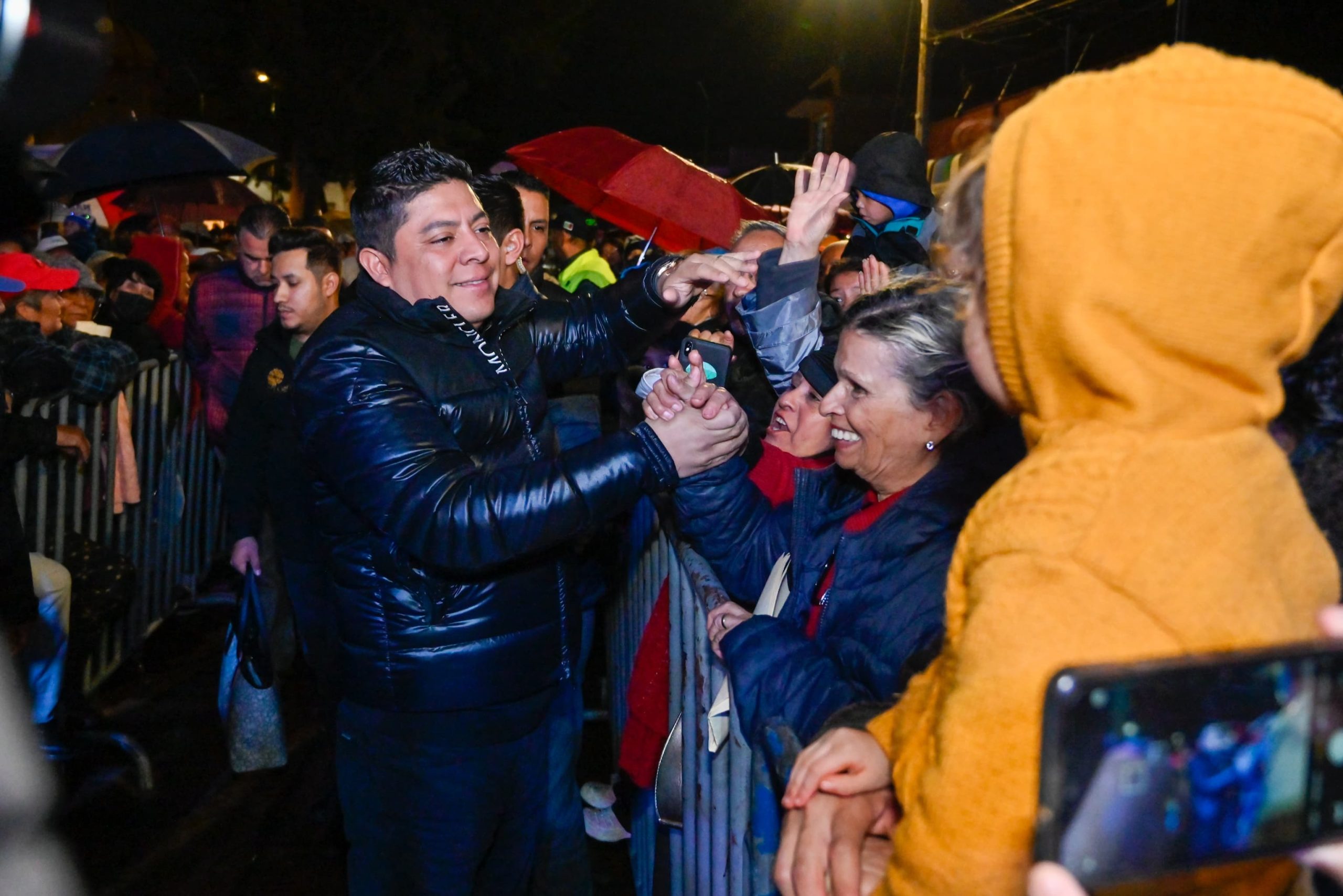 Ricardo Gallardo celebra las Posadas en barrios de la capital