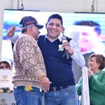 Ricardo Gallardo celebra posada y reconoce a taxistas potosinos