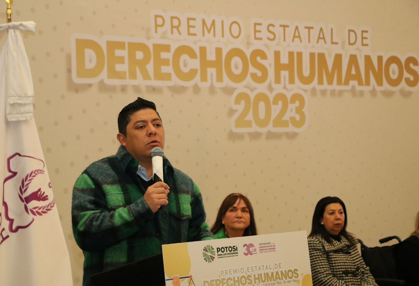 Como parte del evento, el Mandatario Estatal destinó un apoyo extra a la Asociación Ganadora, por un monto de 30 mil pesos más