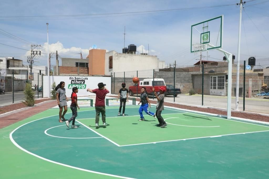 En apoyo a las y los potosinos con el impulso al deporte y la activación física para que  accedan a una vida saludable.