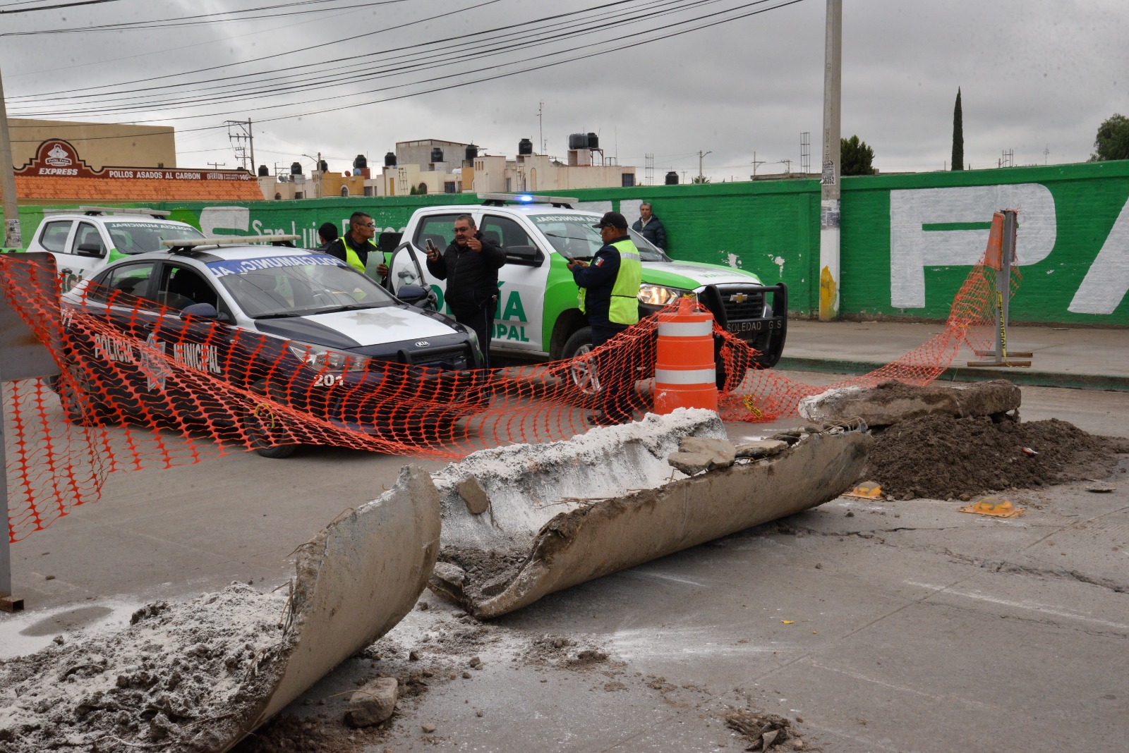 Ayuntamiento de Soledad de Graciano Sánchez intervendrá con recursos propios -humanos y materiales-, el tramo dañado de avenida San Pedro