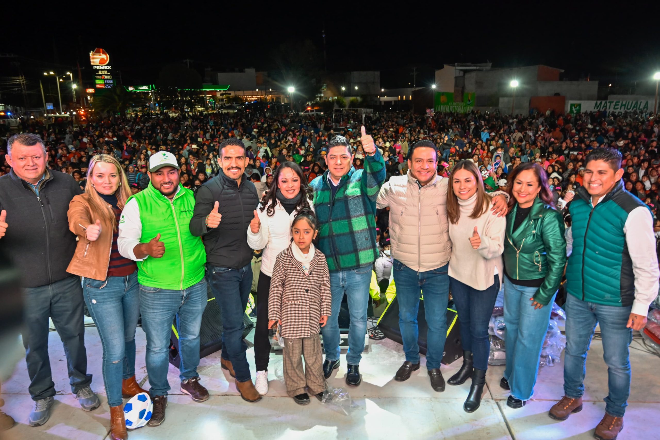 FAMILIAS DEL ALTIPLANO DISFRUTAN DE LAS POSADAS NAVIDEÑAS