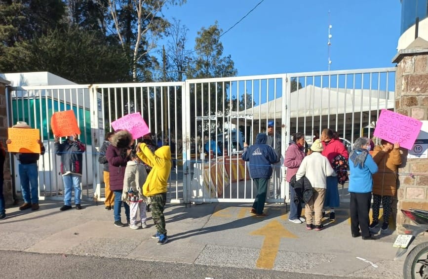 Vecinos de Morales denuncian cobros excesivos y falta de agua por Interapas
