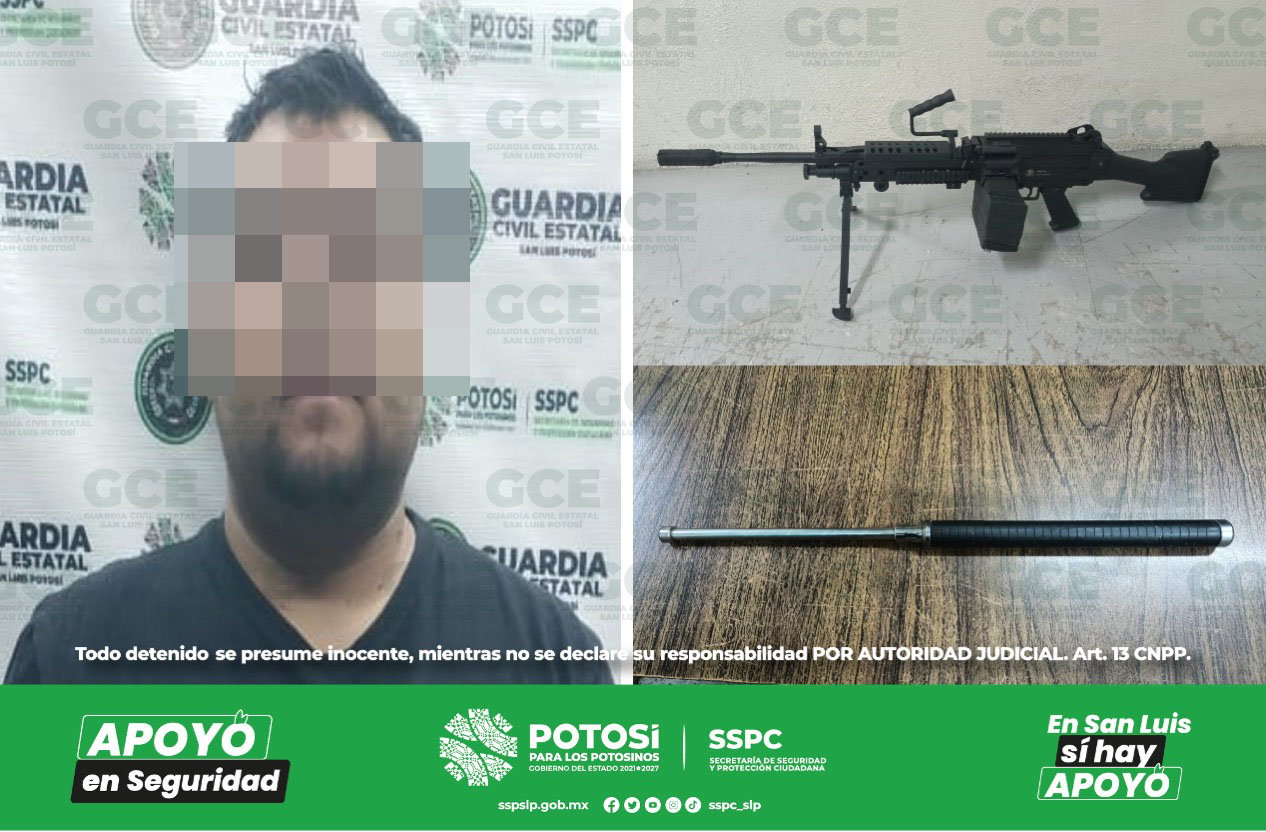 El individuo llevaba una réplica de un fusil de asalto y un bastón de defensa retráctil en calles de la capital potosina.