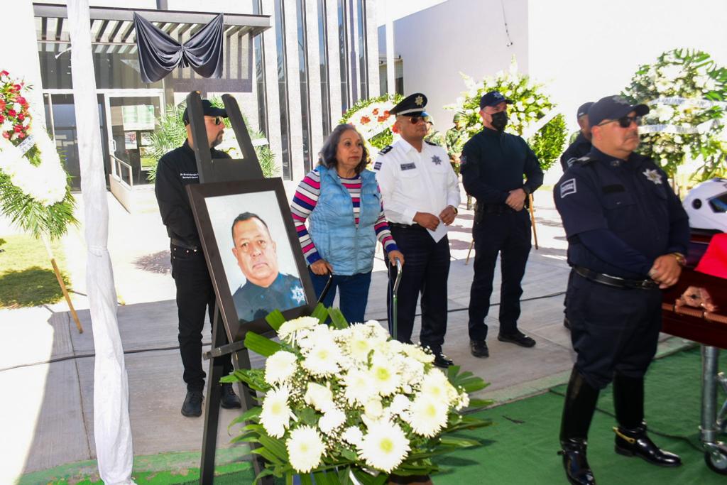 Rinden homenaje póstumo a comandante Capuchino, oficial que fue acribillado el pasado fin de semana en Soledad