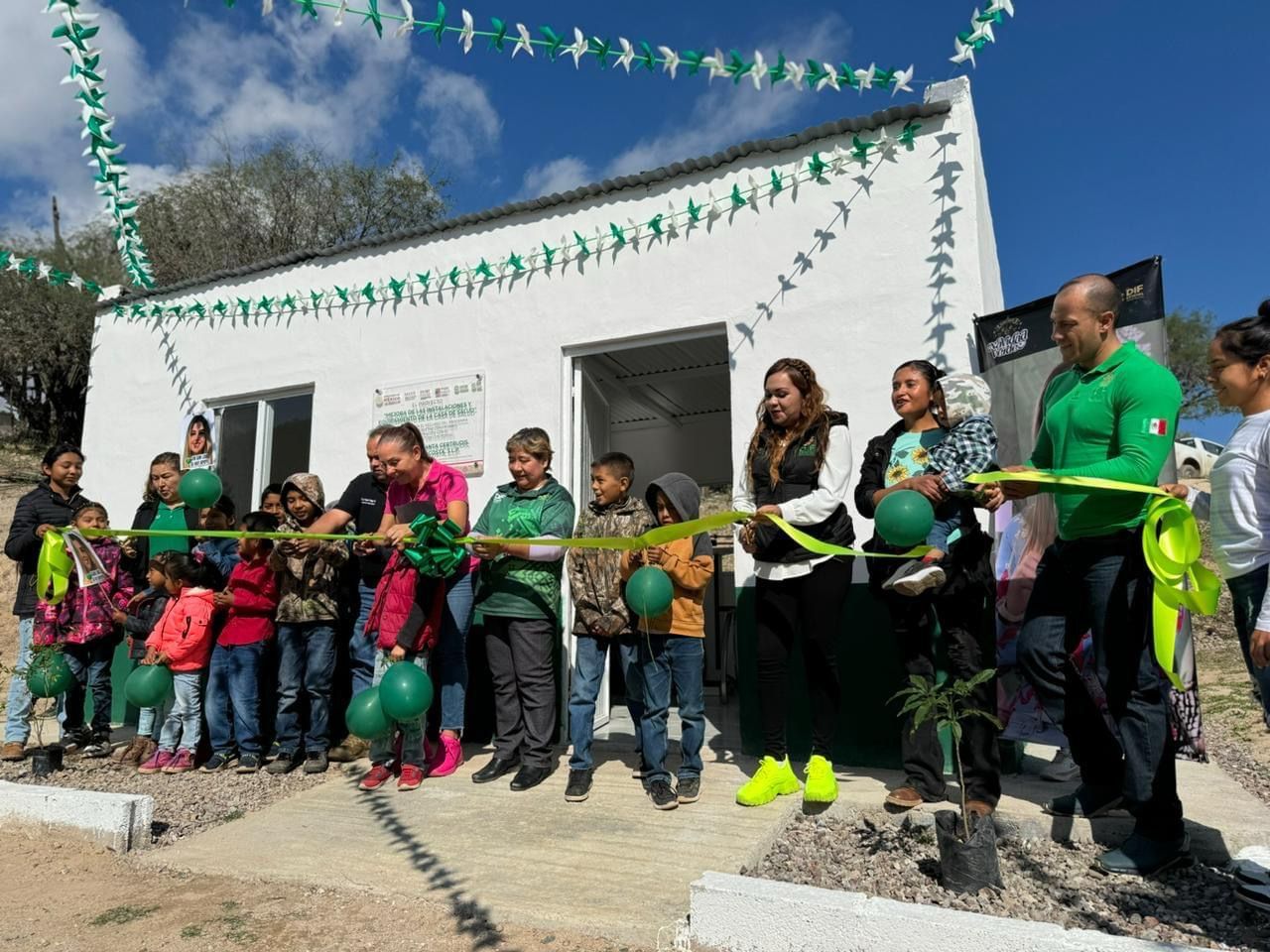 En Coxcatlán entregó la rehabilitación de un auditorio en la localidad de Tampuchón, mientras que en San Ciro de Acosta se inauguraron las mejoras