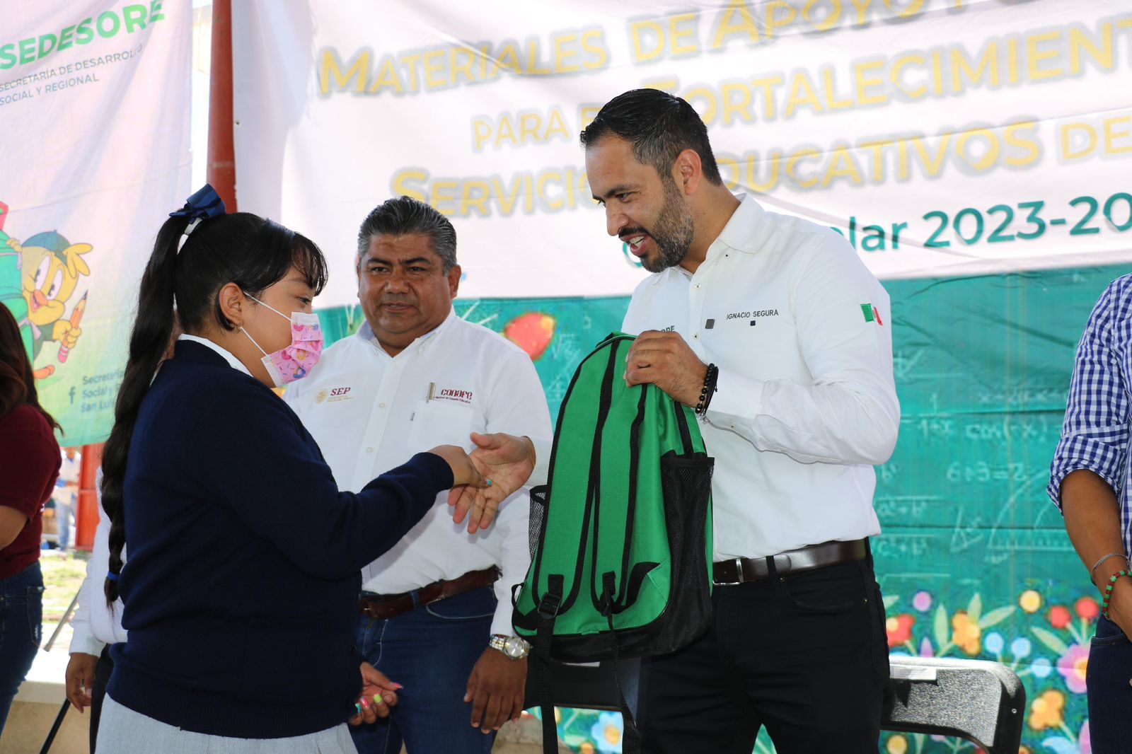 Las Secretaría de Desarrollo Social y Regional y de Educación proyectan la entrega de mochilas y útiles escolares