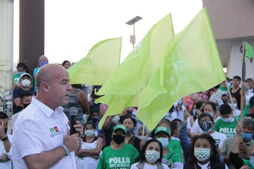 José Luis "El Chiquis" Fernández Martínez, se registró como precandidato para la candidatura del décimo distrito en Soledad