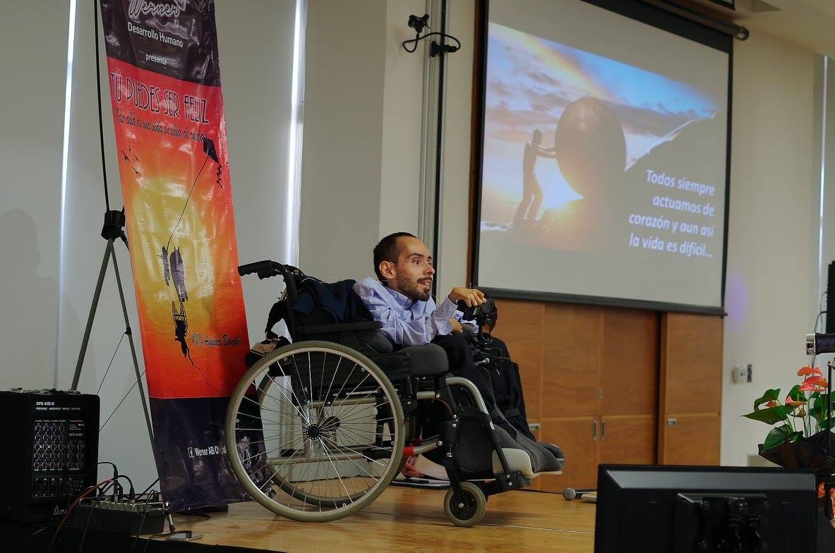 Este jueves se anunció el fallecimiento del psicológico, médico de la risa, conferencista motivacional, artista plástico y escritor Werner Aguilera Bandín