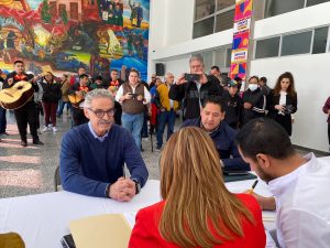 Chalita Zarur se registró este día en el Partido Revolucionario Institucional como aspirante a la candidatura al Senado