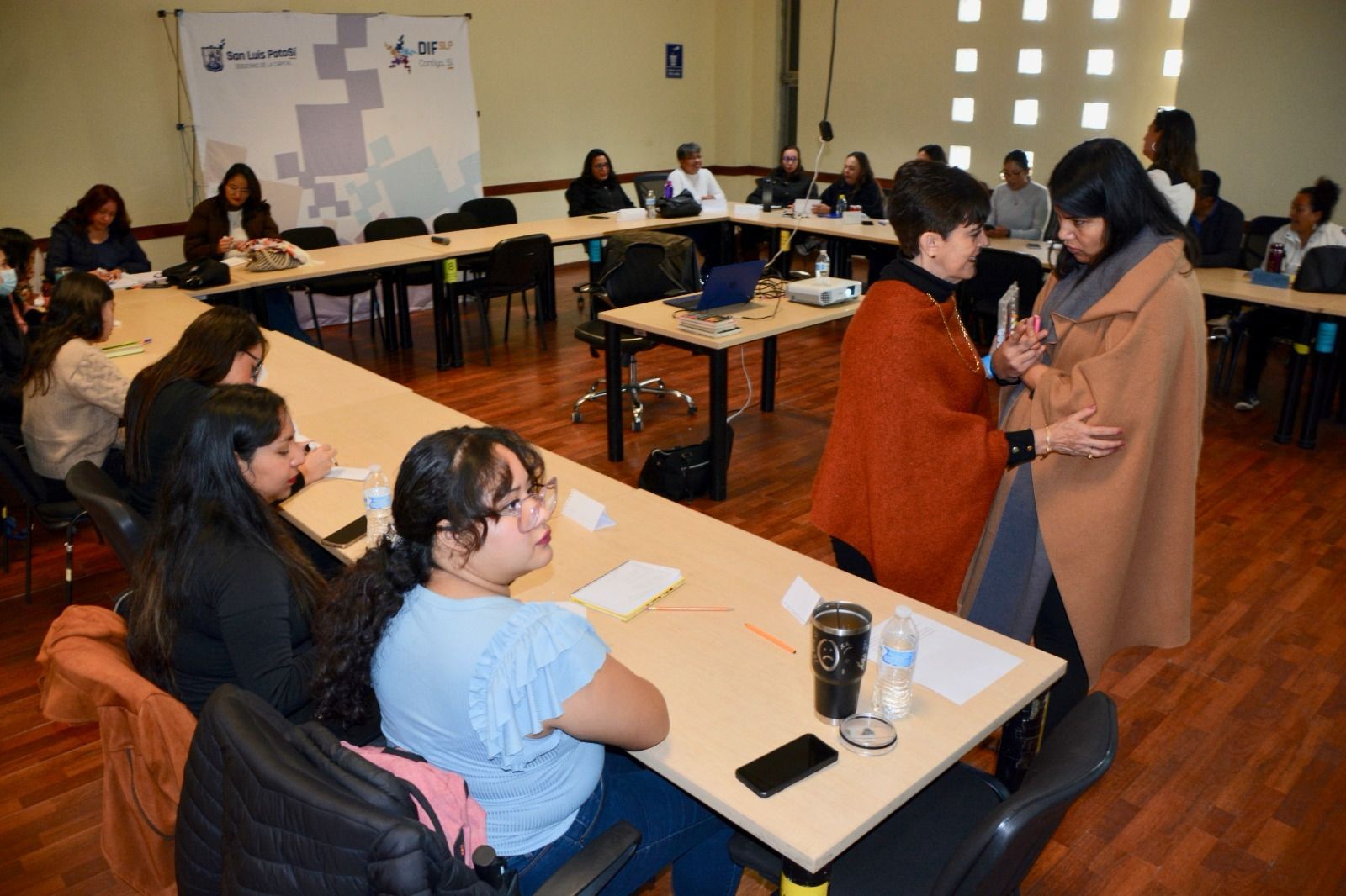 Se capacitan más de 20 empleados de Centros Educativos, Apoyo a la Comunidad, Maravillas, Psicología y Prevención y Puerta Violeta.