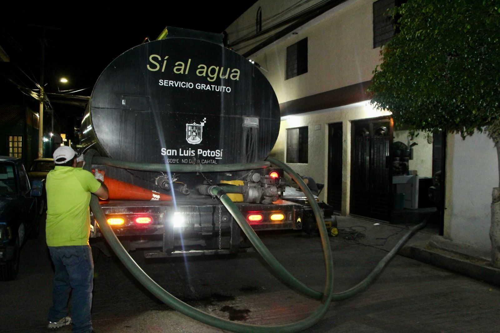 16 millones 393 mil litros de agua se han entregado a hogares de colonias afectadas por fallas en los ductos de la presa El Realito