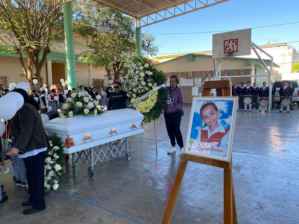 Comunidad educativa despide con honores a Martha Anaken, víctima del carreterazo de Rioverde
