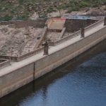 Galindo admite descargas residuales en la Presa San José; embalses están al 80%, pero la contaminación persiste