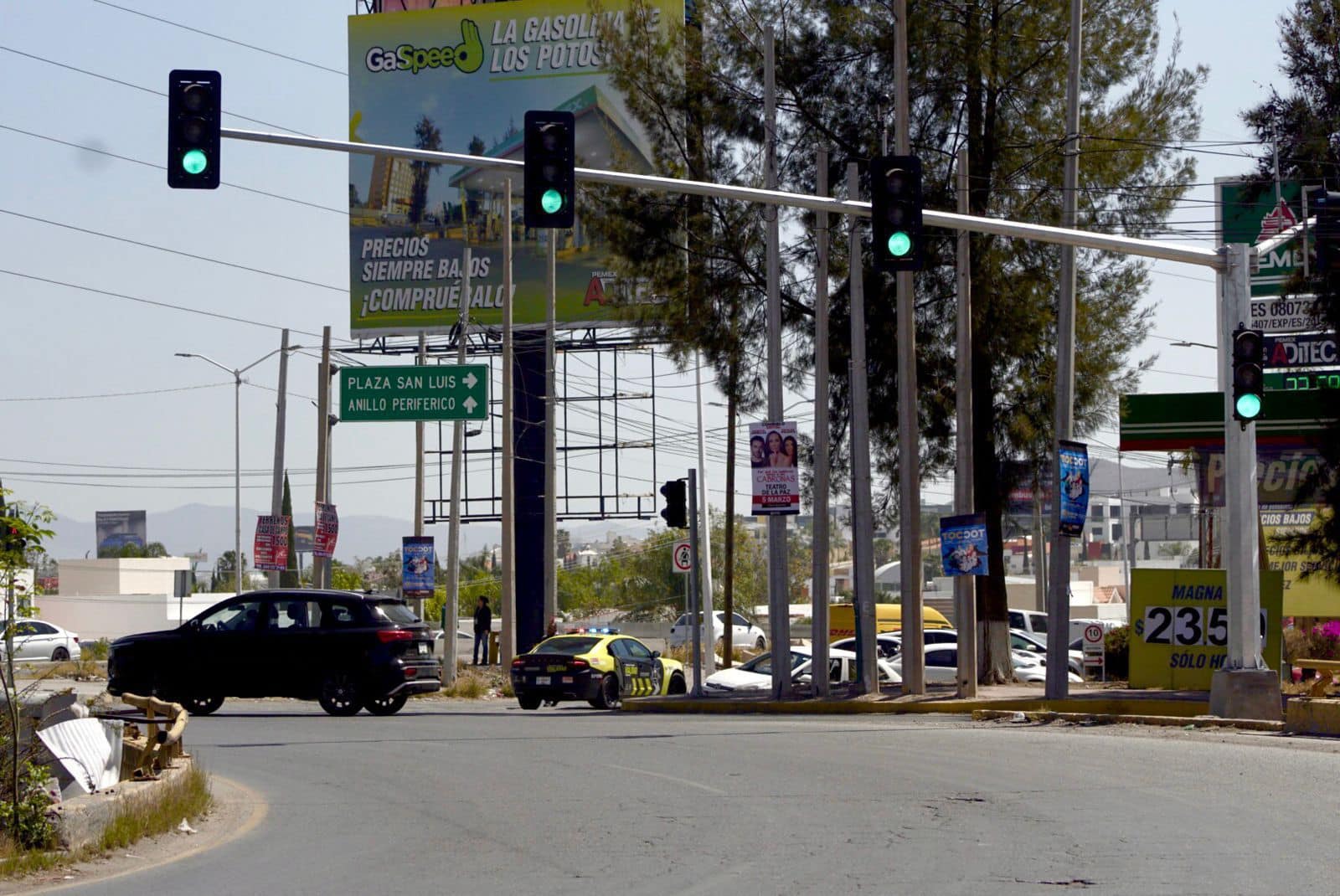 Los semáforos instalados en la glorieta del Real Inn, fueron suspendidos este lunes tras causar un gran caos vehicular