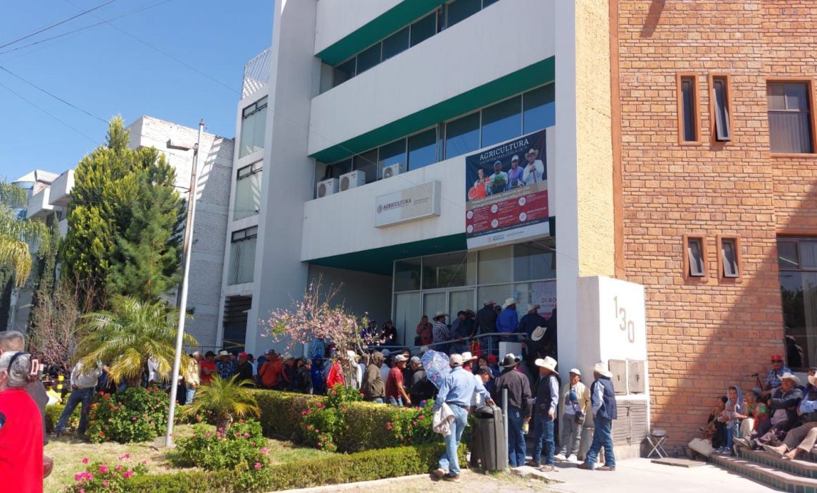 Productores agrícolas protestan por eliminación de subsidio a la luz y cobros excesivos en SLP