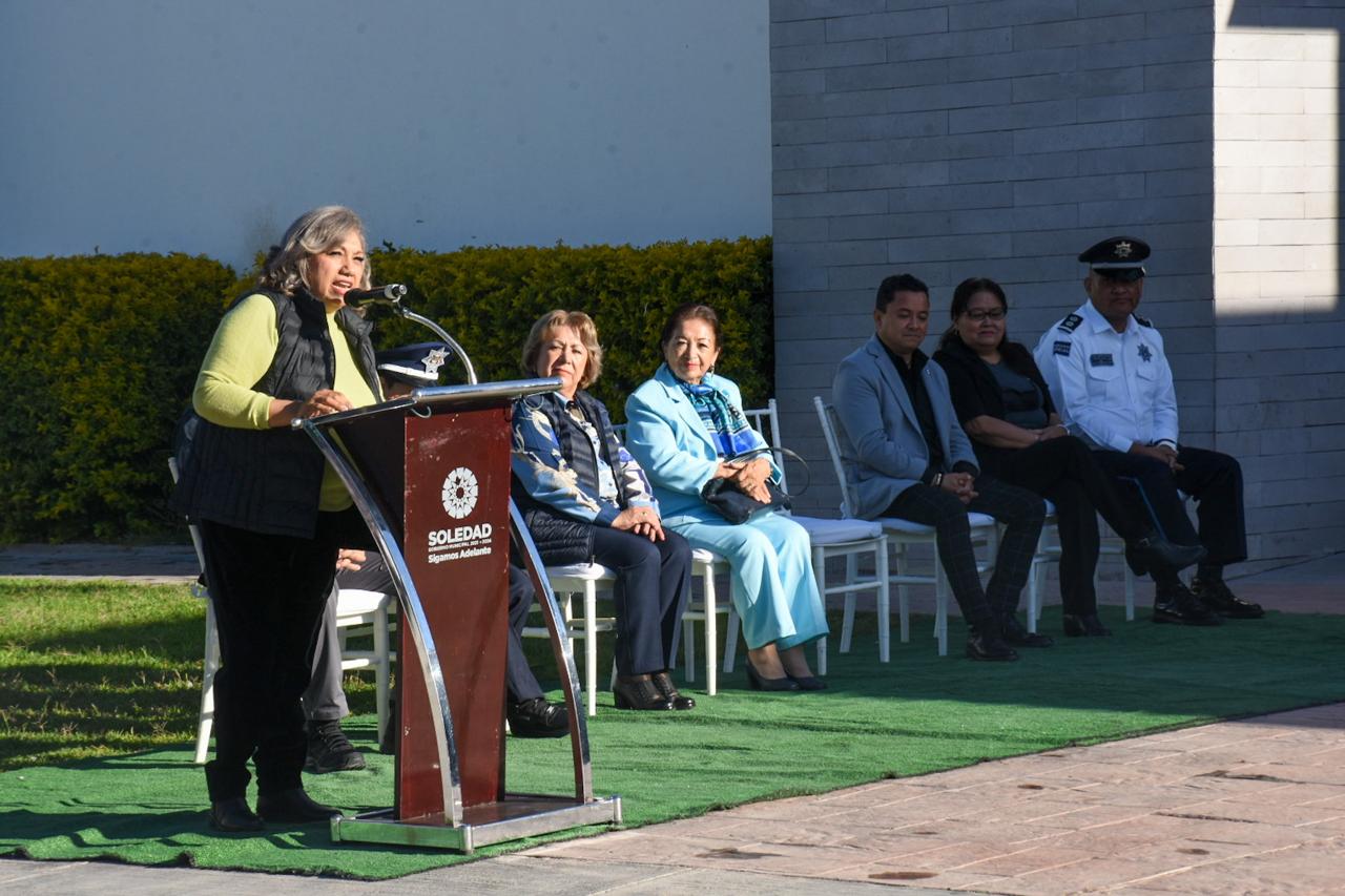 Romina realizó honores a la bandera con la presencia de la Alcaldesa, Leonor Noyola, y tomó protesta de su nuevo cargo.